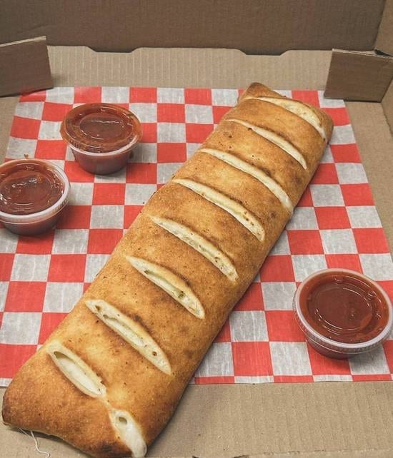 Buffalo Chicken Stromboli - Stromboli de Pollo Buffalo.