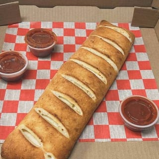 Buffalo Chicken Stromboli - Stromboli de Pollo Buffalo
