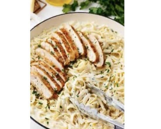 Chicken Alfredo Fettuccine - Fettuccine Alfredo de Pollo.